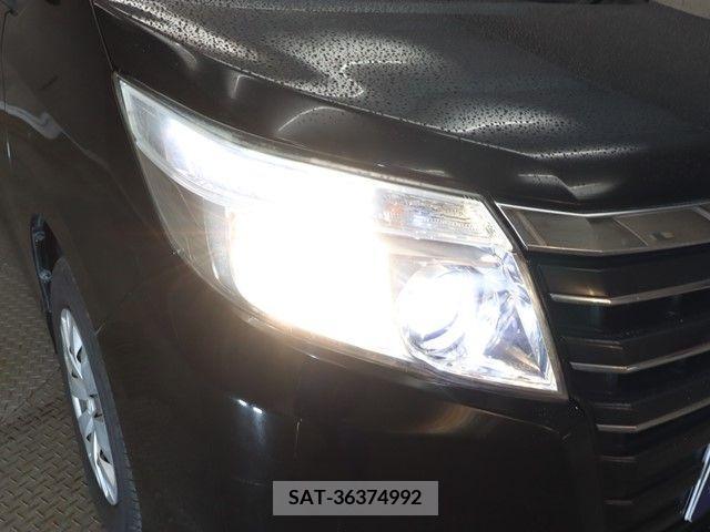 Toyota NOAH 2014-11 372734-19