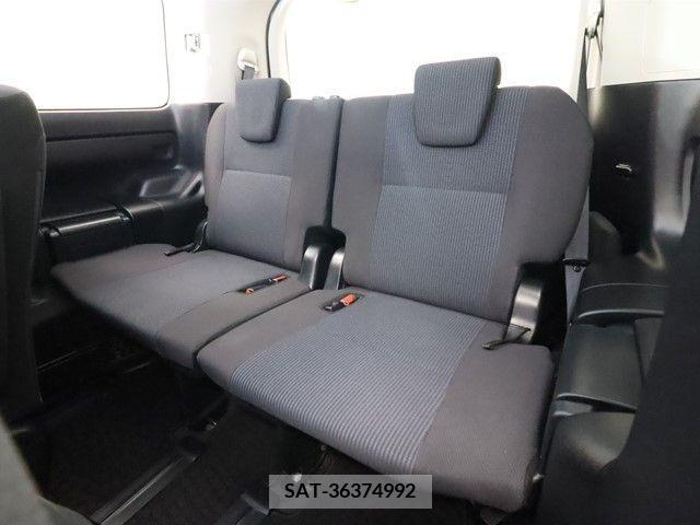 Toyota NOAH 2014-11 372734-7