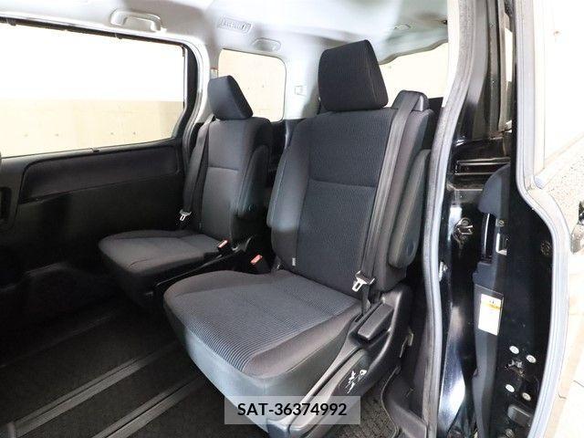 Toyota NOAH 2014-11 372734-6