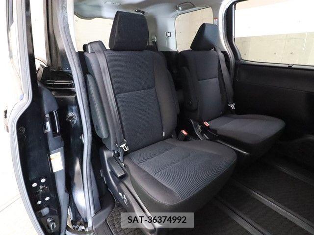 Toyota NOAH 2014-11 372734-4