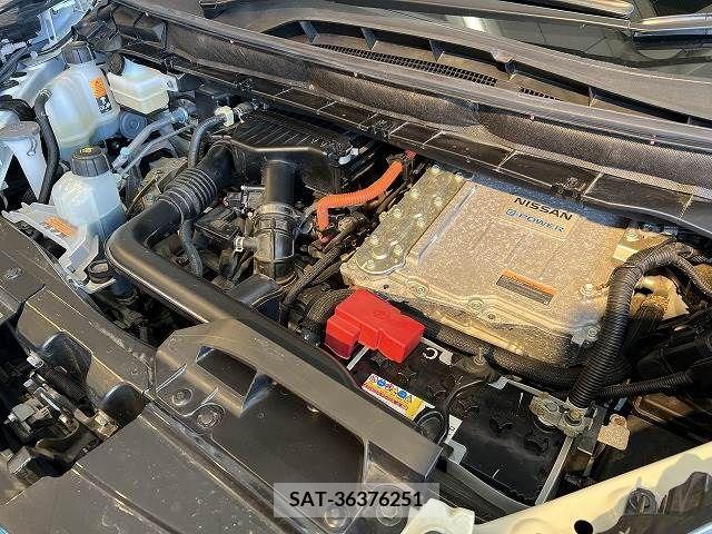 Nissan SERENA 2018-05 284189-13