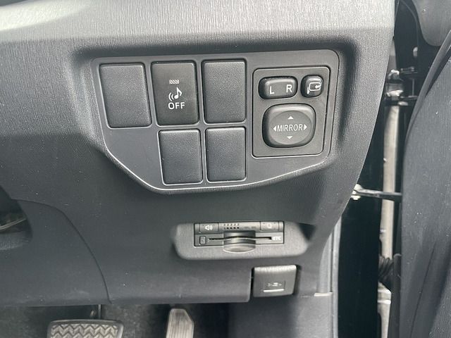 Toyota PRIUS 2013-02 4975-10