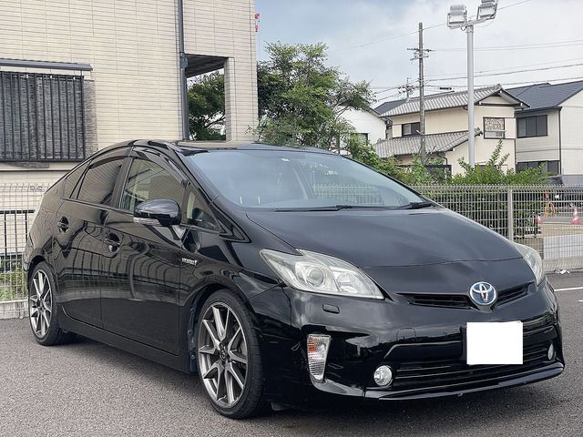 Toyota PRIUS 2013-02 4975-2