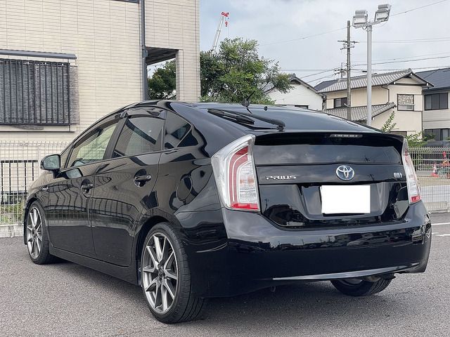 Toyota PRIUS 2013-02 4975-6