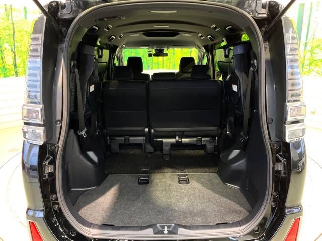 Toyota VOXY 2018-10 13807-11
