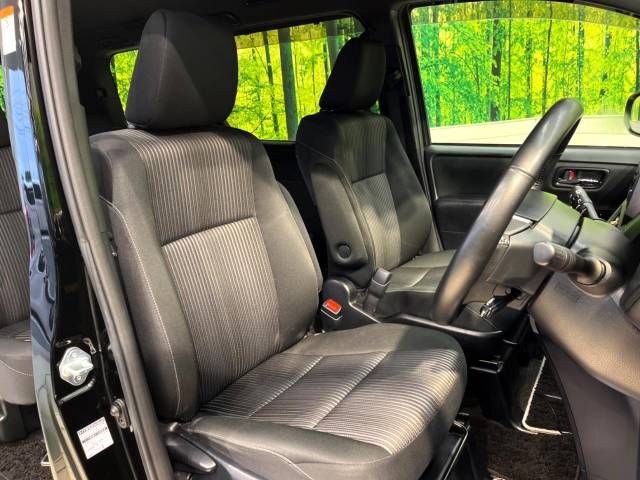 Toyota VOXY 2018-10 13807-8