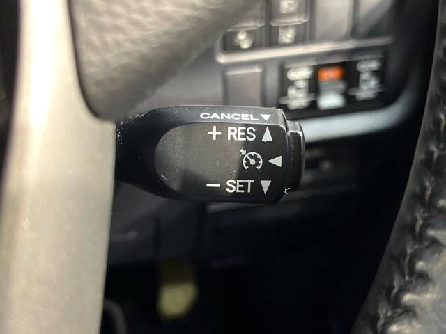 Toyota VOXY 2018-10 13807-6
