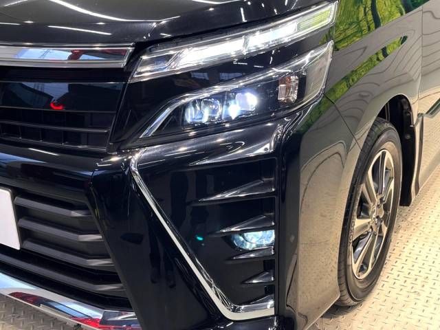 Toyota VOXY 2018-10 13807-13
