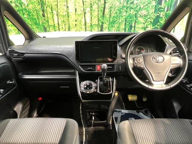 Toyota VOXY 2018-10 13807-1