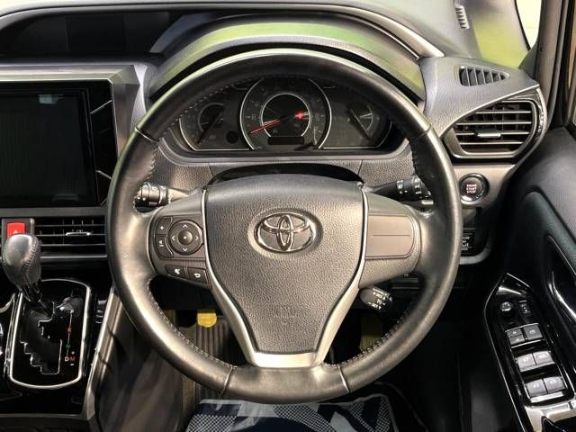 Toyota VOXY 2018-10 13807-12