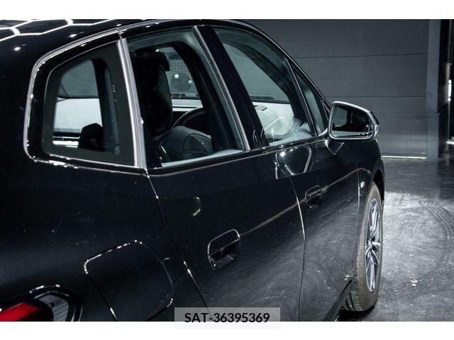 Bmw 2 SERIES 2023-06 318211-7