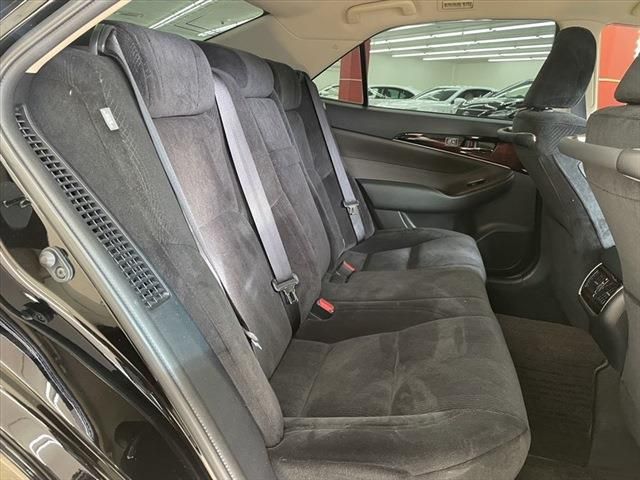 Toyota CROWN SEDAN 2017-09 183267-20