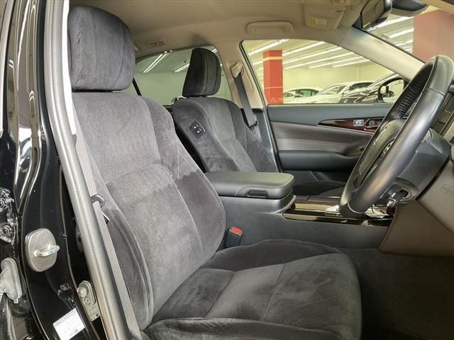 Toyota CROWN SEDAN 2017-09 183267-19