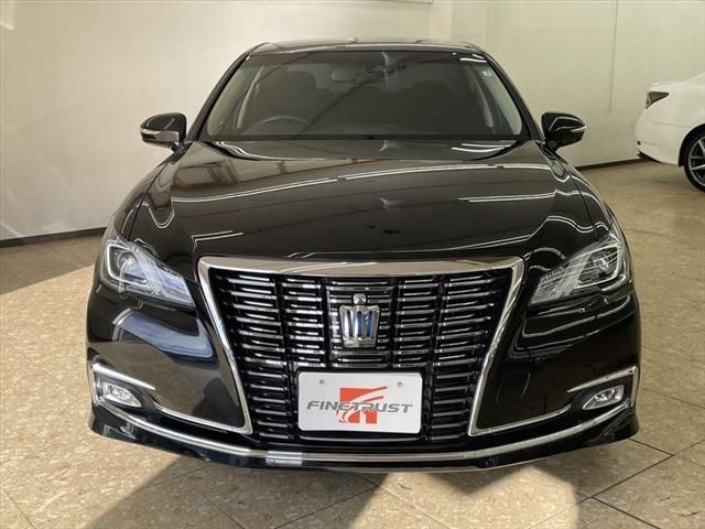Toyota CROWN SEDAN 2017-09 183267-1