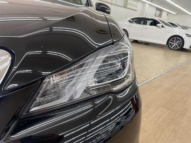 Toyota CROWN SEDAN 2017-09 183267-8