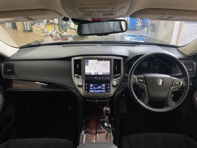 Toyota CROWN SEDAN 2017-09 183267-18