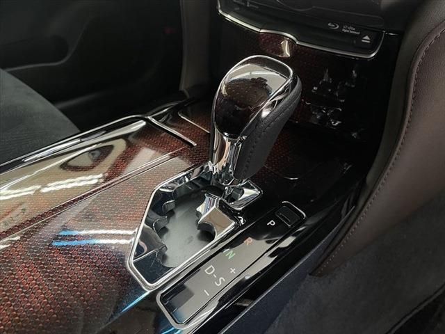 Toyota CROWN SEDAN 2017-09 183267-25