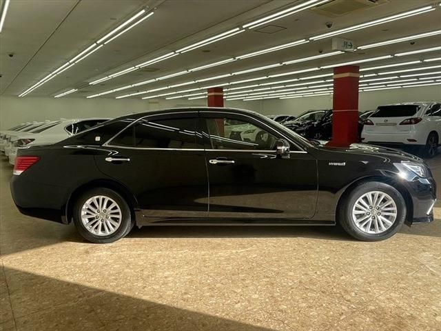 Toyota CROWN SEDAN 2017-09 183267-3