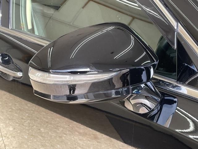Toyota CROWN SEDAN 2017-09 183267-13