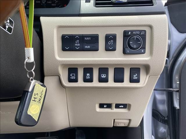 Lexus HS 2013-03 2332-10