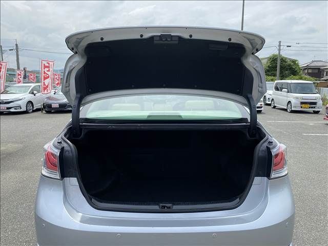 Lexus HS 2013-03 2332-14