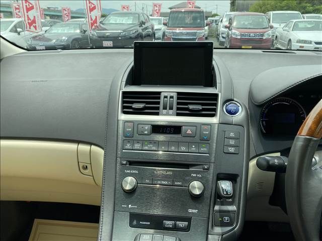 Lexus HS 2013-03 2332-9