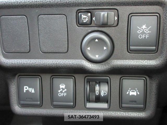 Nissan NOTE 2019-04 325919-6