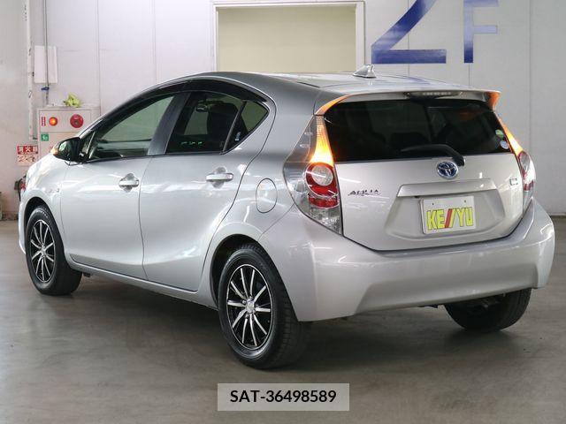 Toyota AQUA 2013-05 374207-6