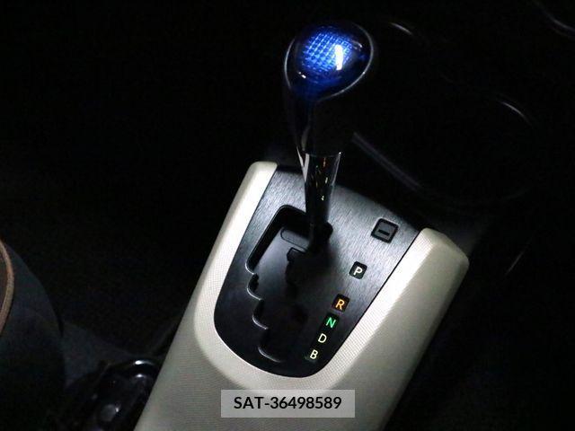 Toyota AQUA 2013-05 374207-19