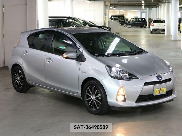 Toyota AQUA 2013-05 374207-3