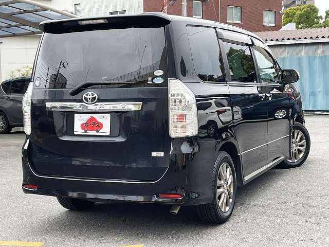 Toyota VOXY 2012-02 182447-2