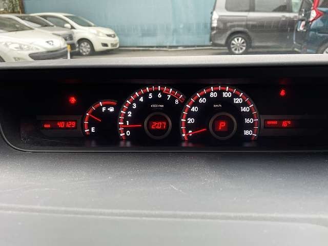Toyota VOXY 2012-02 182447-8