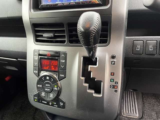 Toyota VOXY 2012-02 182447-6