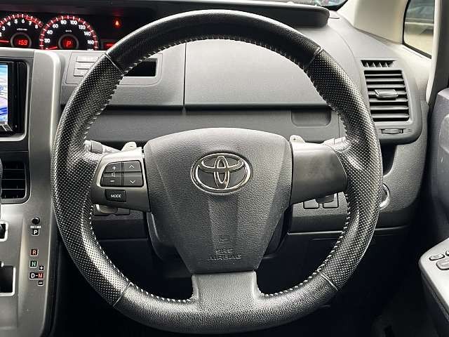 Toyota VOXY 2012-02 182447-5