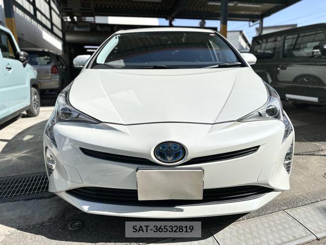 Toyota PRIUS 2016-08 281840-1