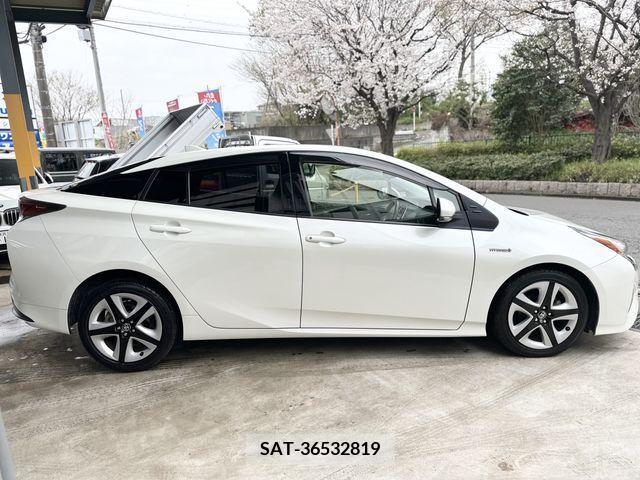 Toyota PRIUS 2016-08 281840-3