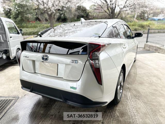 Toyota PRIUS 2016-08 281840-4