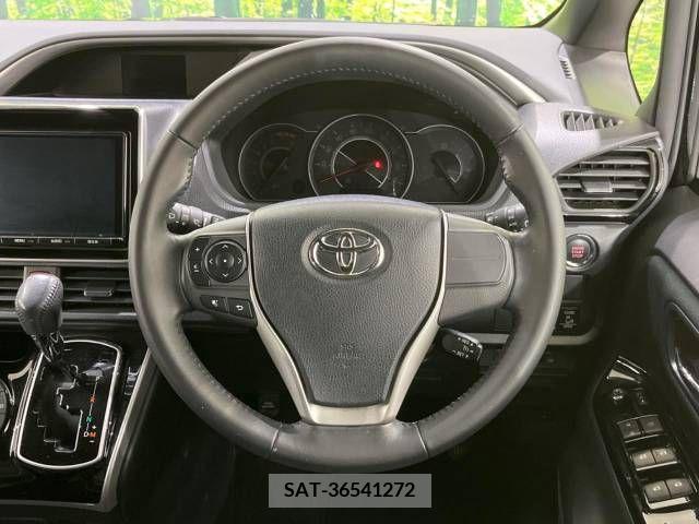 Toyota VOXY 2018-03 220333-11