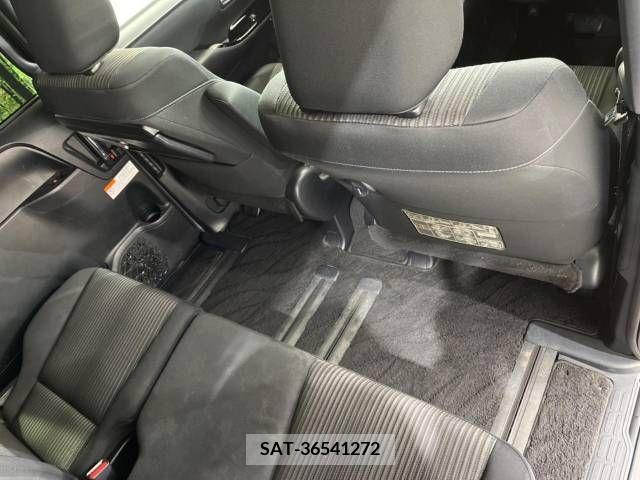 Toyota VOXY 2018-03 220333-9