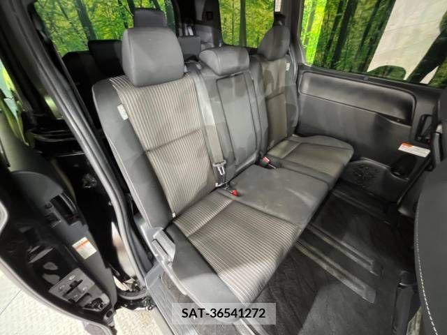 Toyota VOXY 2018-03 220333-8