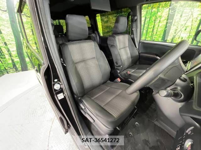 Toyota VOXY 2018-03 220333-7