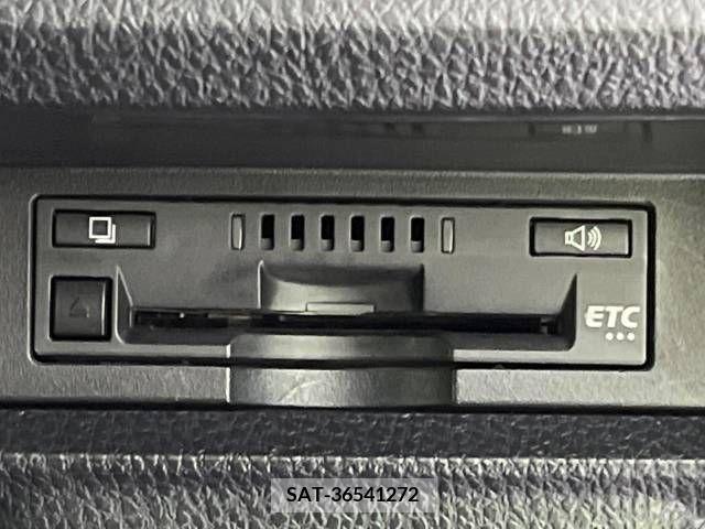 Toyota VOXY 2018-03 220333-6