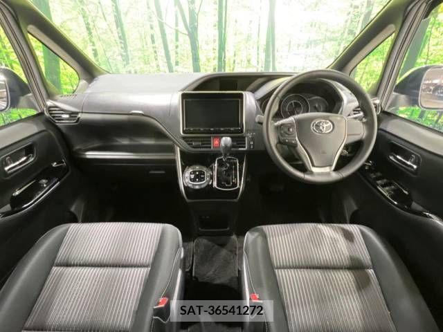 Toyota VOXY 2018-03 220333-1