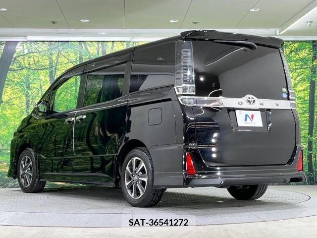 Toyota VOXY 2018-03 220333-16