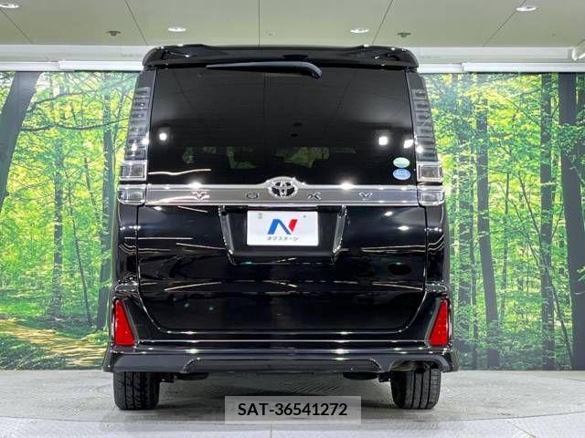 Toyota VOXY 2018-03 220333-15
