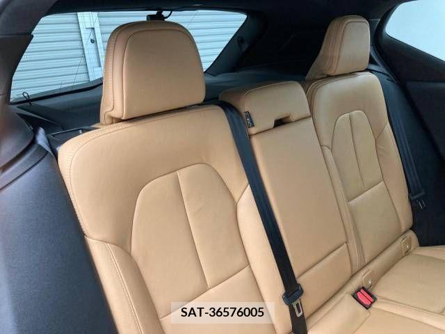 Volvo XC40 2019-08 379418-12