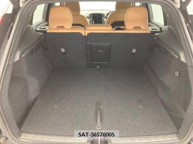 Volvo XC40 2019-08 379418-13