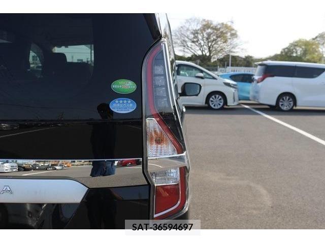 Nissan SERENA 2019-10 236676-10