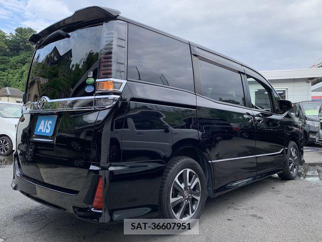 Toyota VOXY 2018-12 321601-1