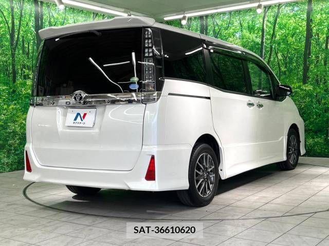 Toyota VOXY 2017-06 331549-18
